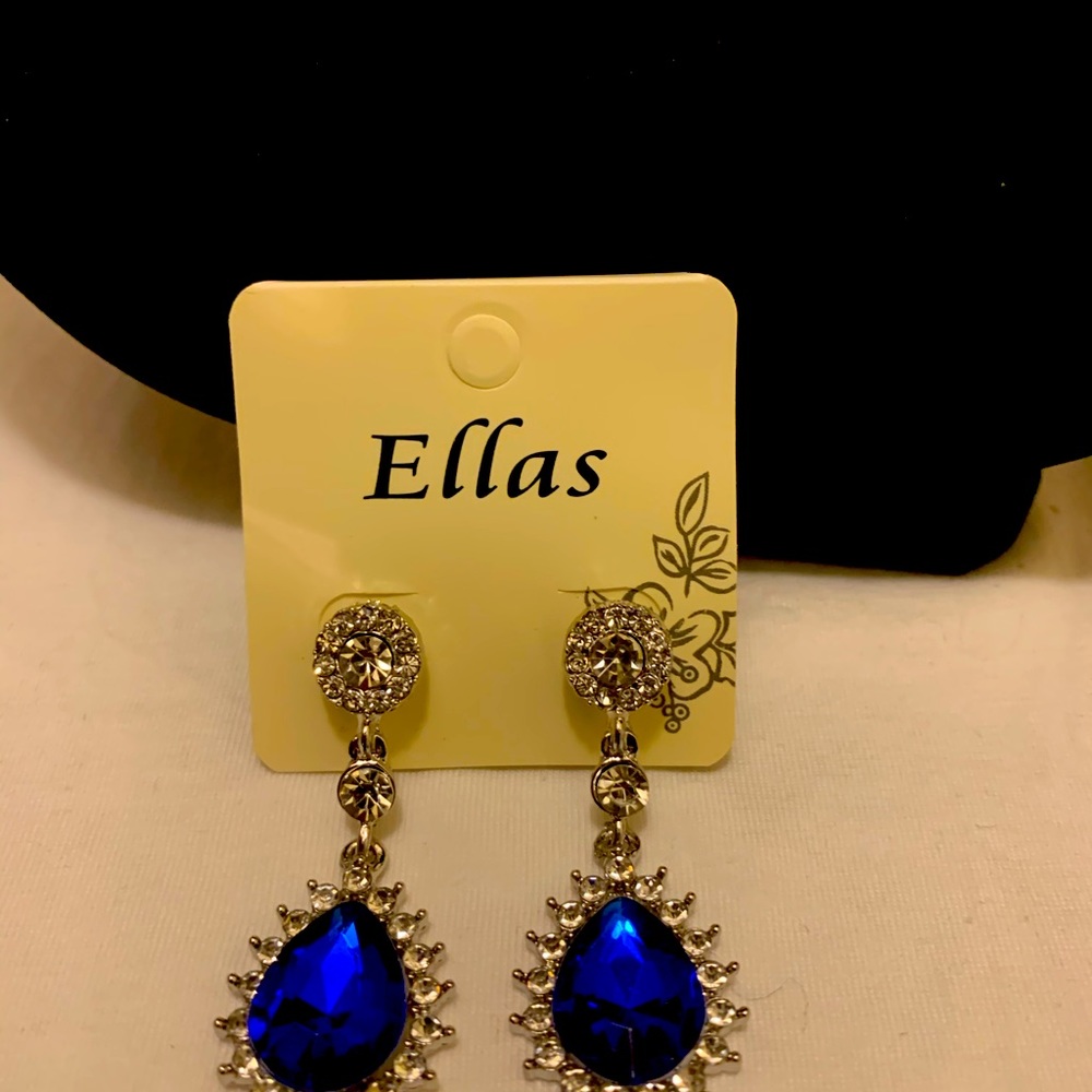 Stunning diamond blue earring